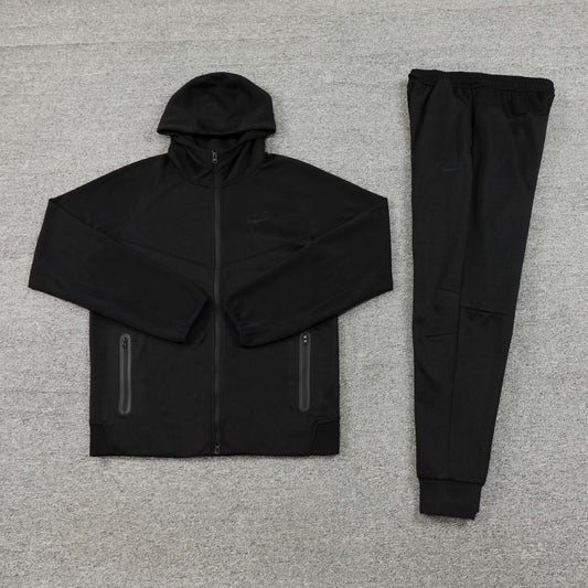 TECH FLEECE