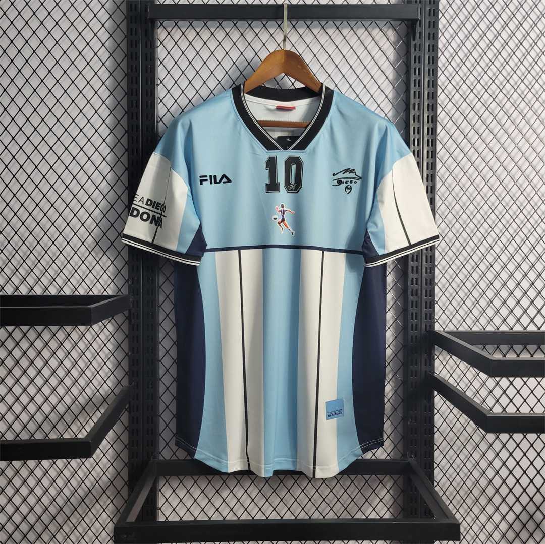 ARGENTINA COMMEMORATIVA MARADONA 2001